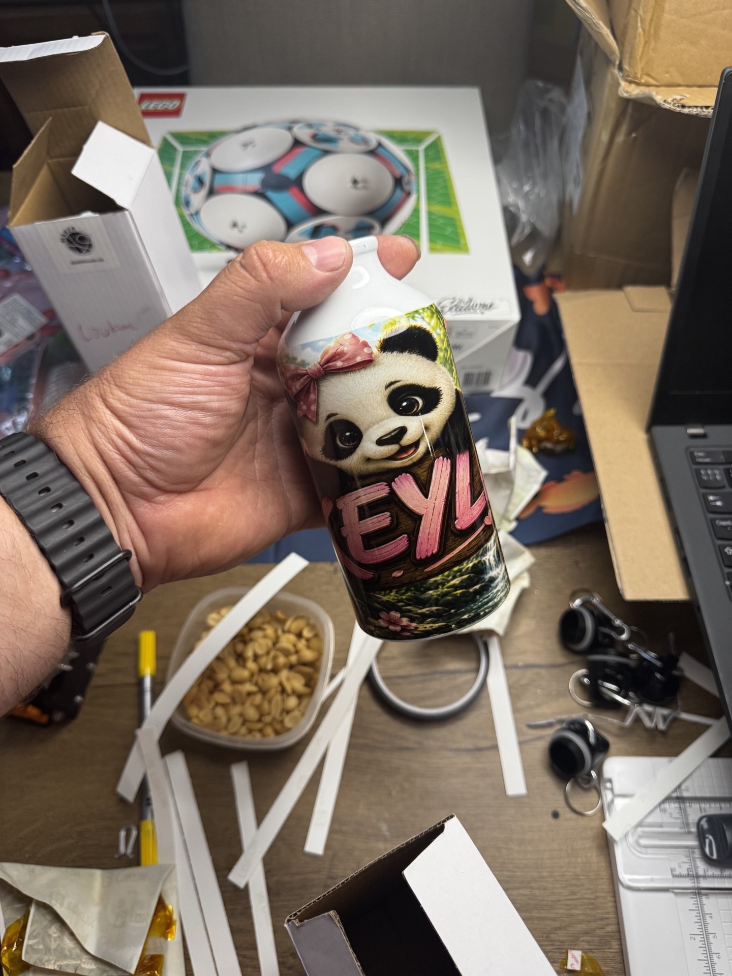 Personaliseret krus med graveret panda-motiv